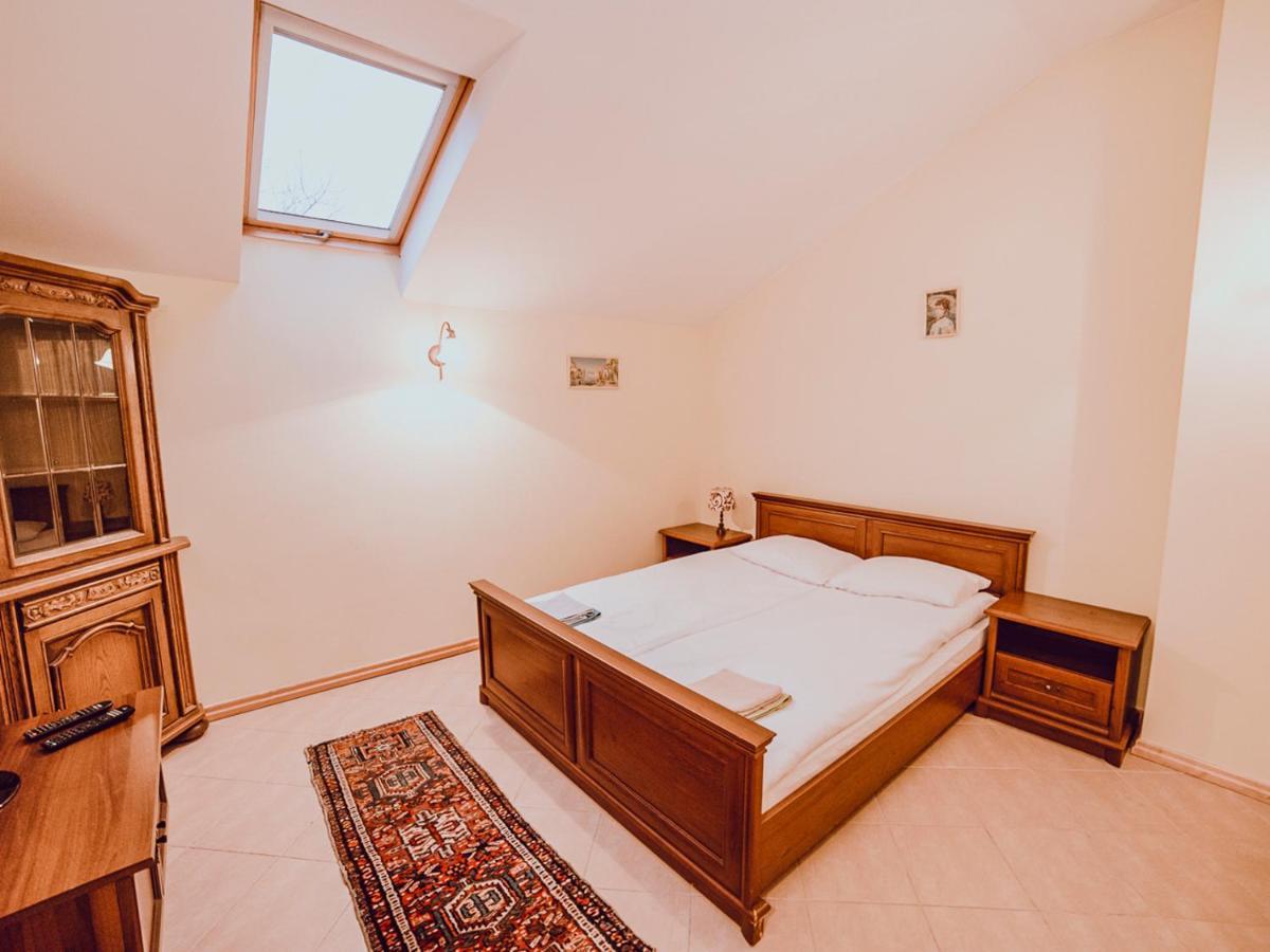 Palac Kursko Extérieur photo