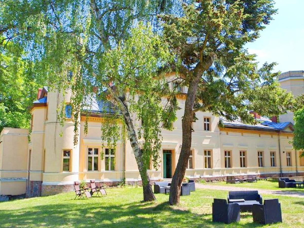 Palac Kursko Extérieur photo