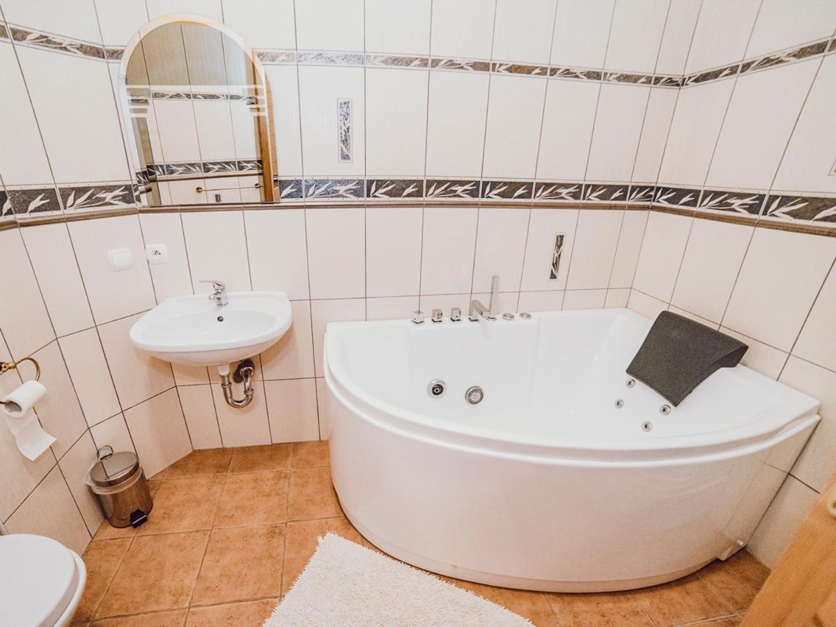 Palac Kursko Extérieur photo