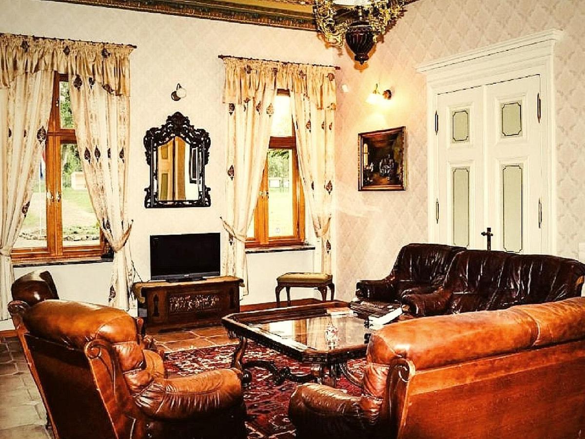 Palac Kursko Extérieur photo