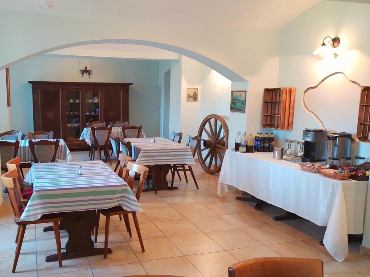 Palac Kursko Extérieur photo